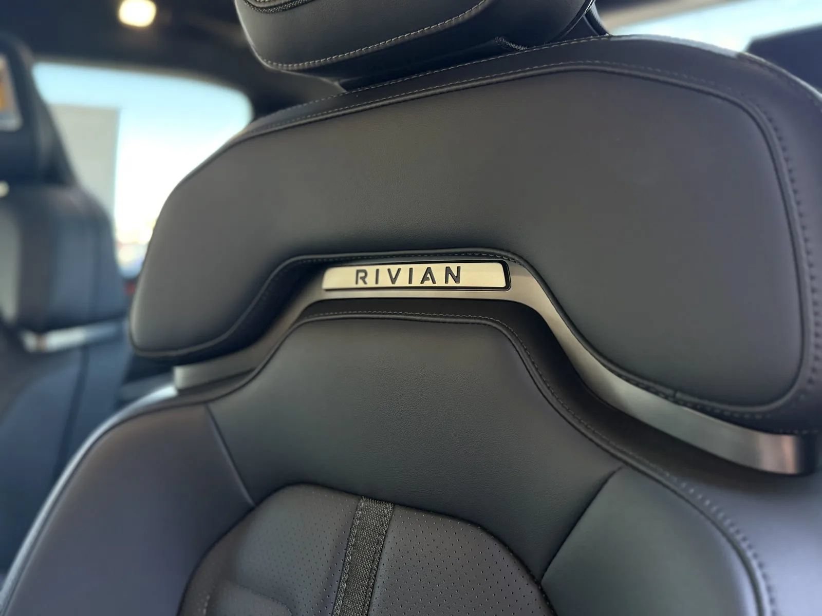 Used 2023 Rivian R1T Adventure Dual AWD/4WD image 15