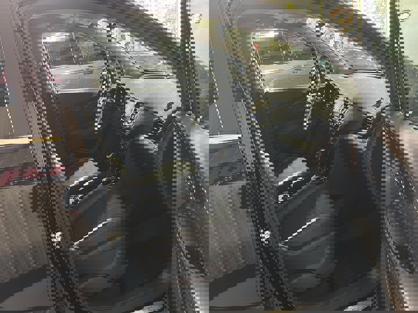 Used 2021 Buick Encore Preferred w/ Safety Package image 14