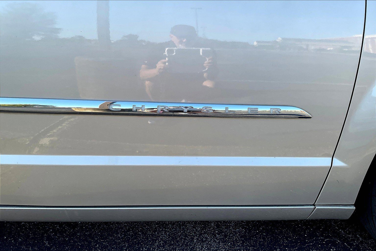 Used 2012 Chrysler Town & Country Touring w/ Entertainment Group #1 image 9