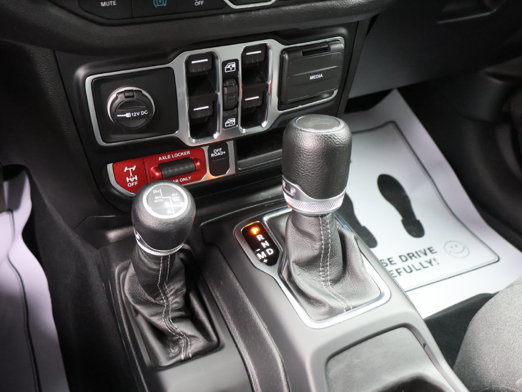 Used 2024 Jeep Wrangler Unlimited AWD/4WD image 38