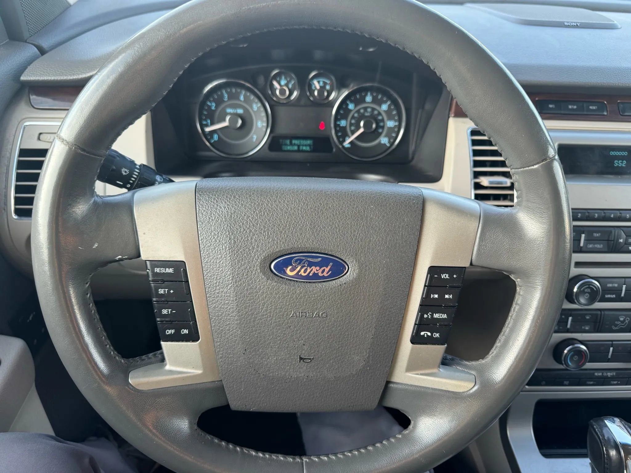 Used 2011 Ford Flex SEL w/ Rapid Spec Order Code FWD image 9