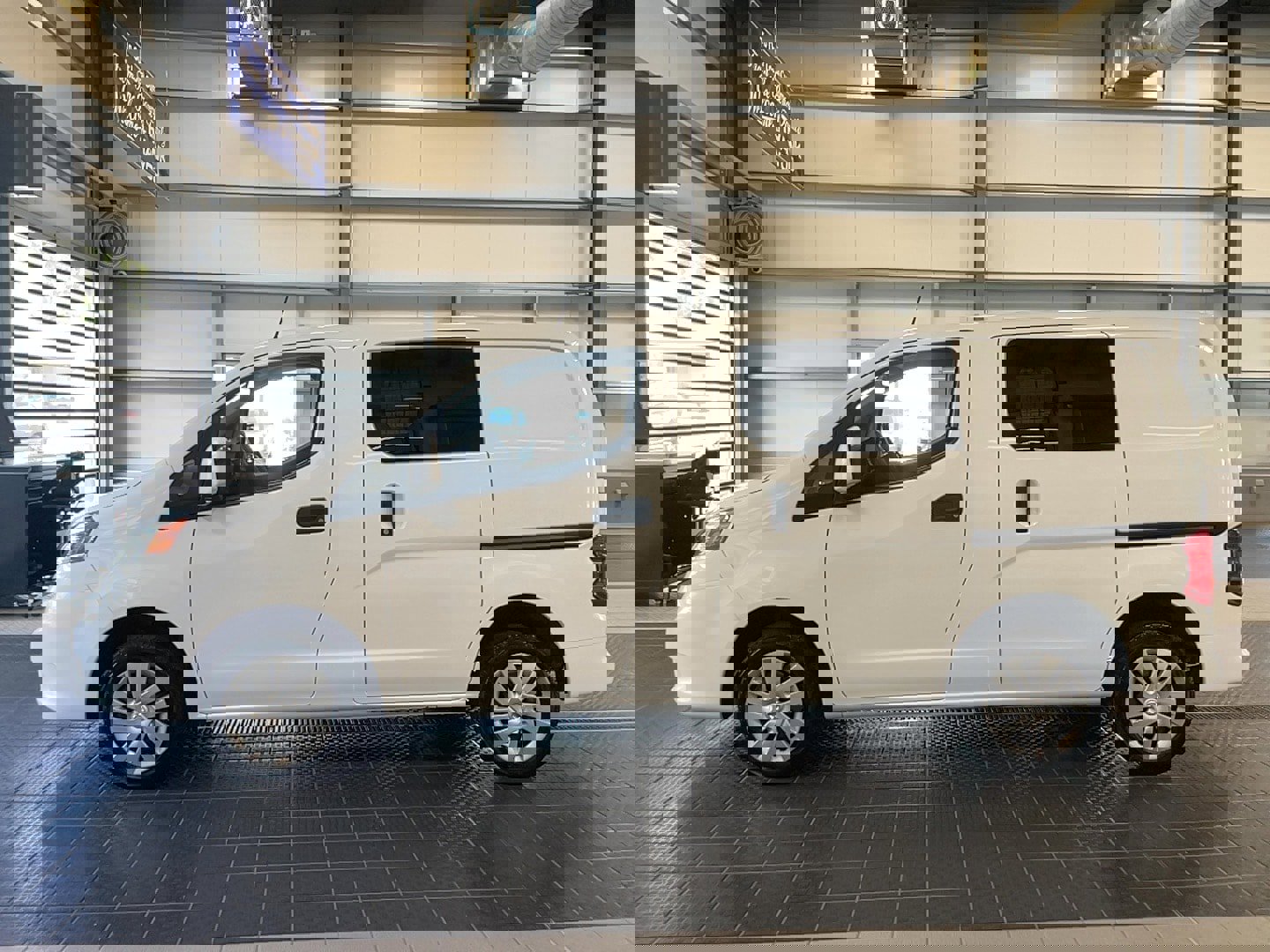 Used 2021 Nissan NV200 SV w/ Sliding Door Glass Package image 4