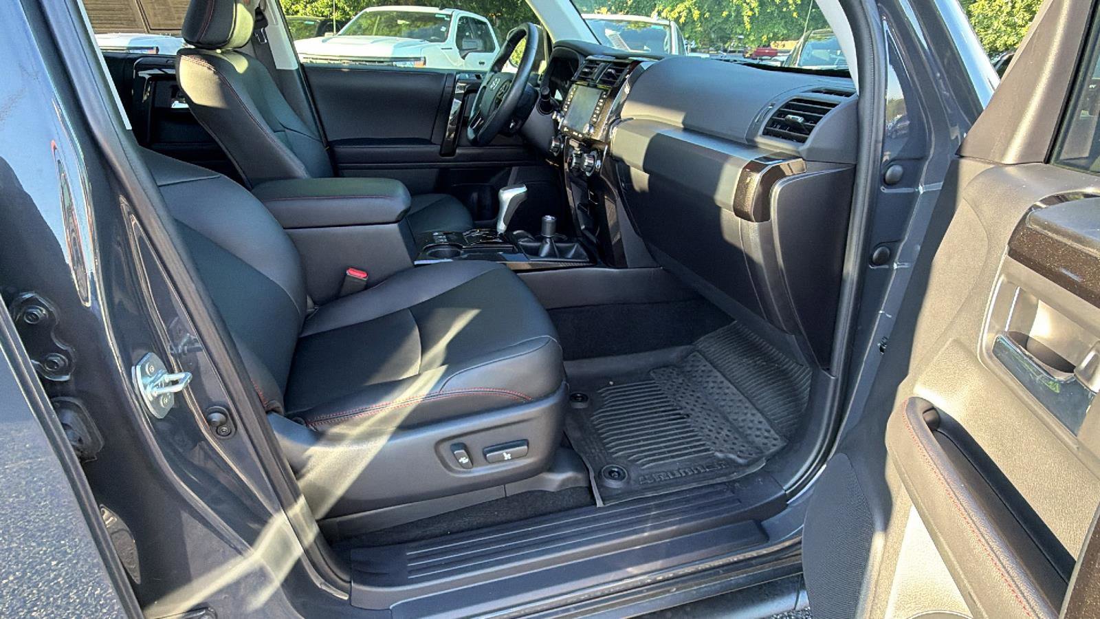 Used 2024 Toyota 4Runner TRD Off-Road Premium AWD/4WD image 19