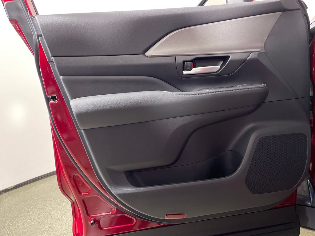 New 2026 Toyota Grand Highlander FWD image 17