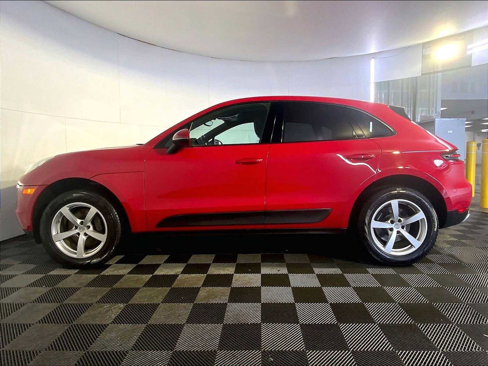 Certified 2017 Porsche Macan video 2