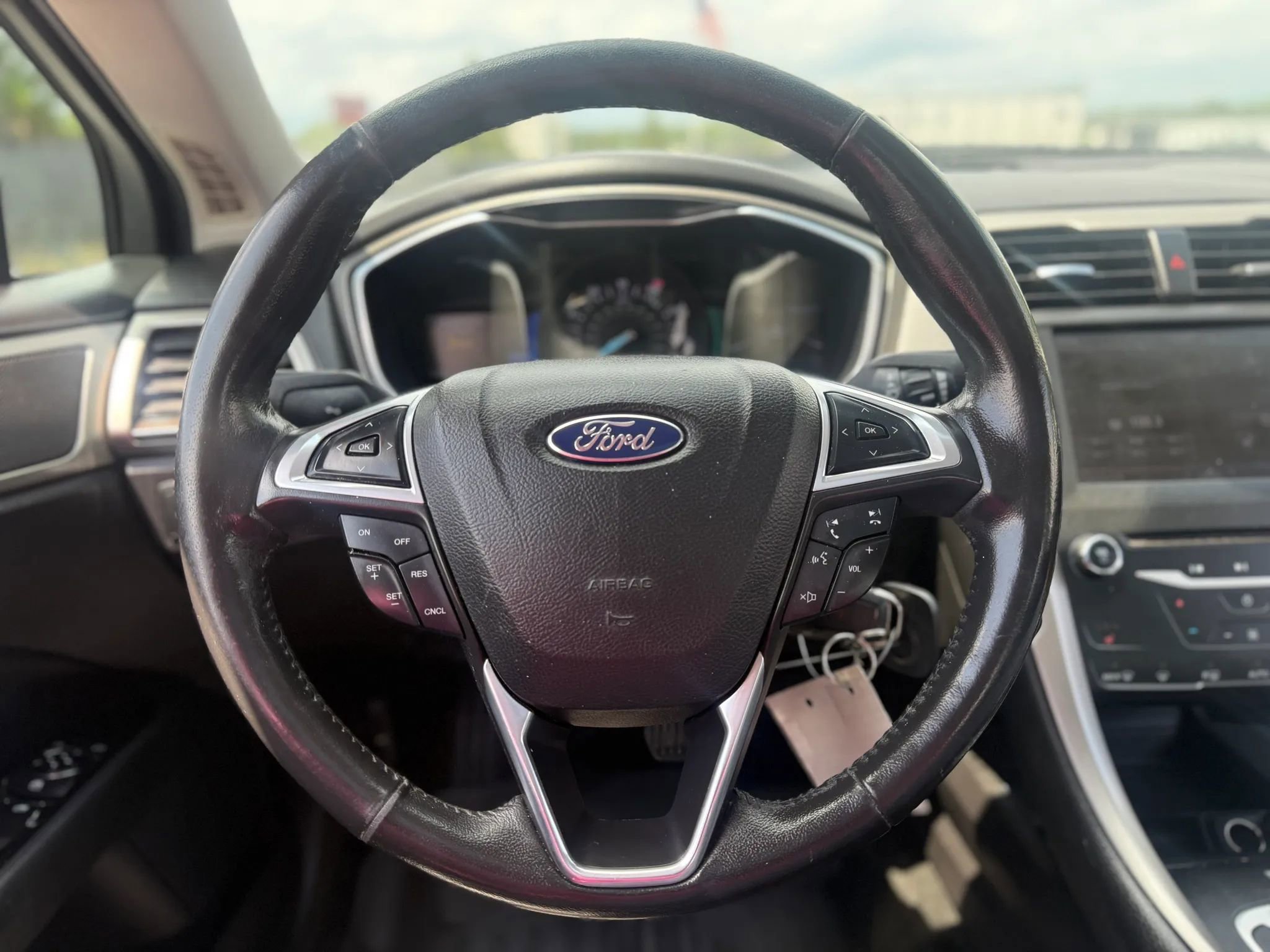 Used 2013 Ford Fusion SE FWD image 25