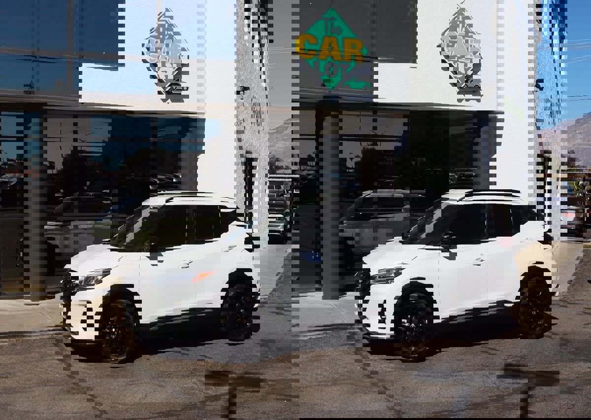 Used 2023 Nissan Kicks SR image 4