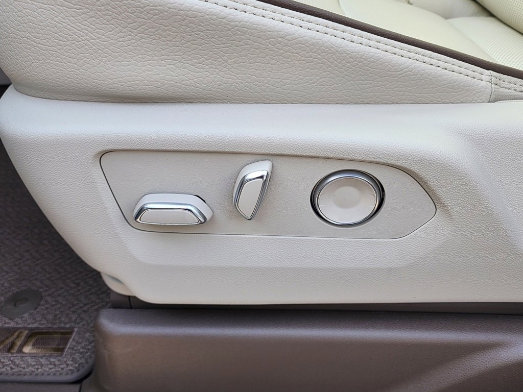 New 2026 GMC Yukon XL Denali w/ Denali Reserve Package image 17