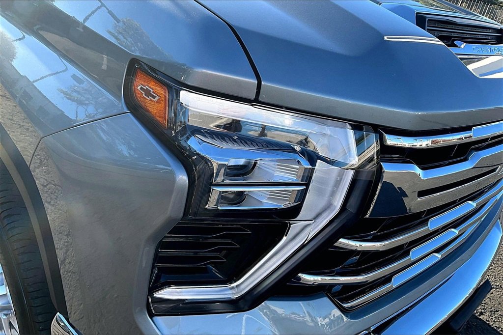 Used 2024 Chevrolet Silverado 2500 LTZ w/ LTZ Plus Package image 28