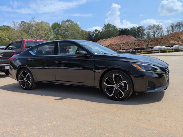 Used 2025 Nissan Altima 2.5 SR image 2