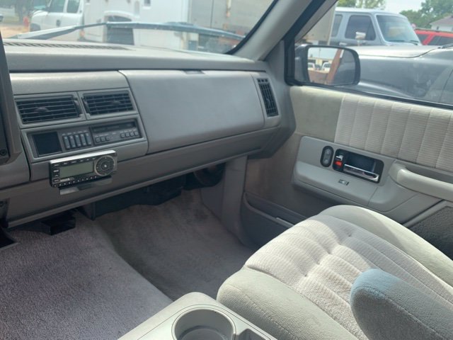 Used 1994 Chevrolet Suburban 2WD image 7