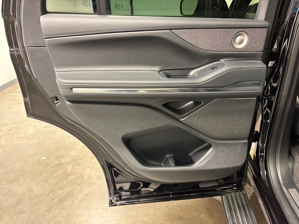 Used 2025 Lincoln Navigator Reserve w/ Jet Appearance Package image 29