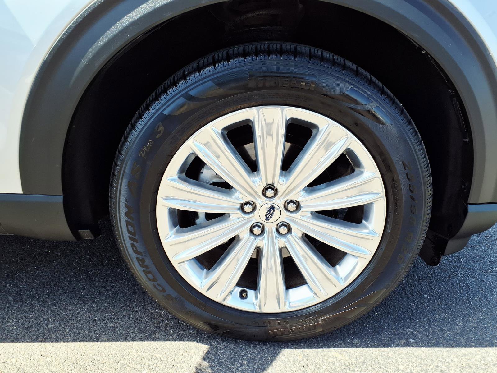 Used 2021 Ford Explorer Limited w/ Equipment Group 301A AWD/4WD image 9