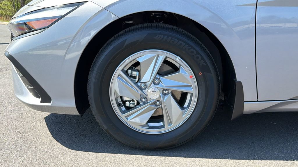 New 2026 Hyundai Elantra SE image 11