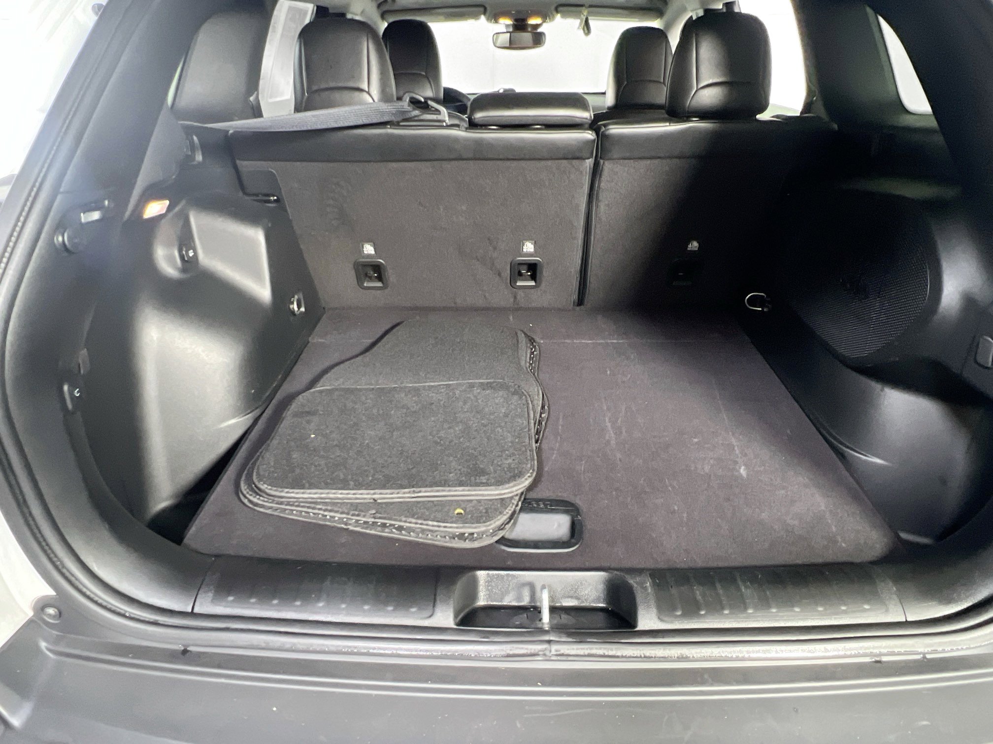 Used 2022 Jeep Cherokee Limited image 23