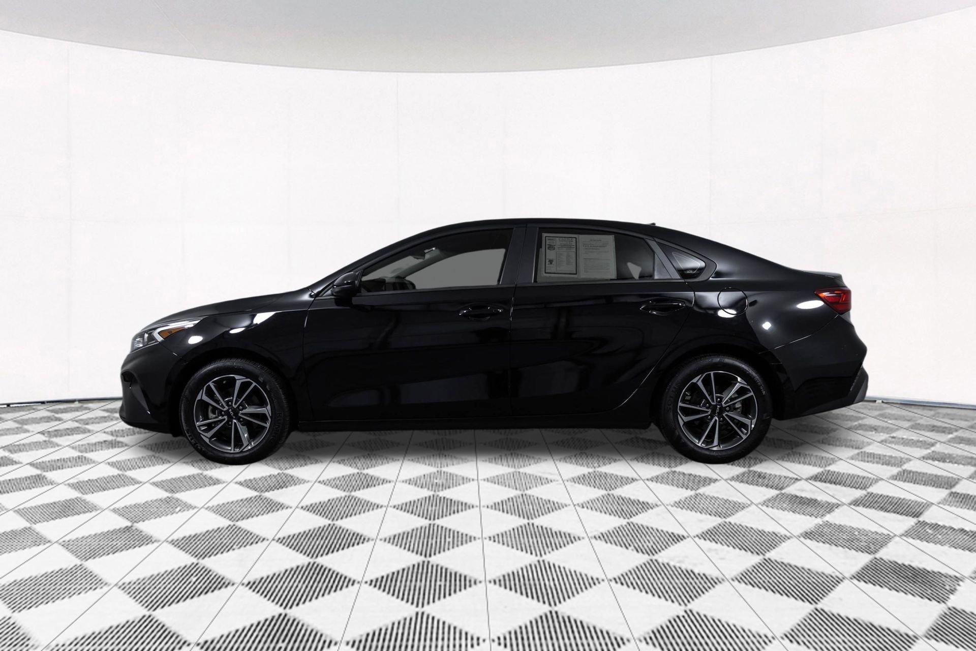 Used 2024 Kia Forte LXS FWD image 12