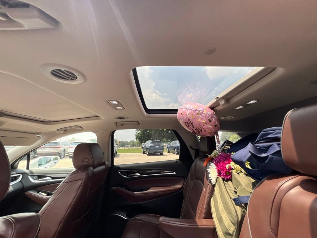 Used 2018 Buick Enclave Avenir w/ Avenir Technology Package AWD/4WD image 26