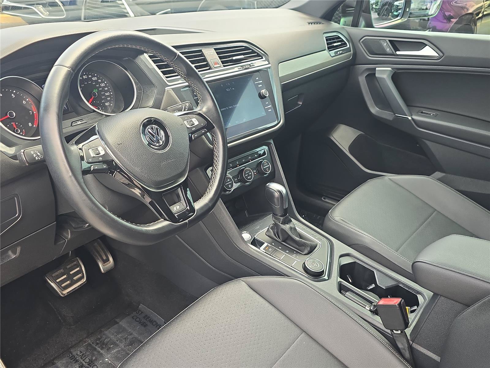Used 2020 Volkswagen Tiguan SE R-Line AWD/4WD image 18