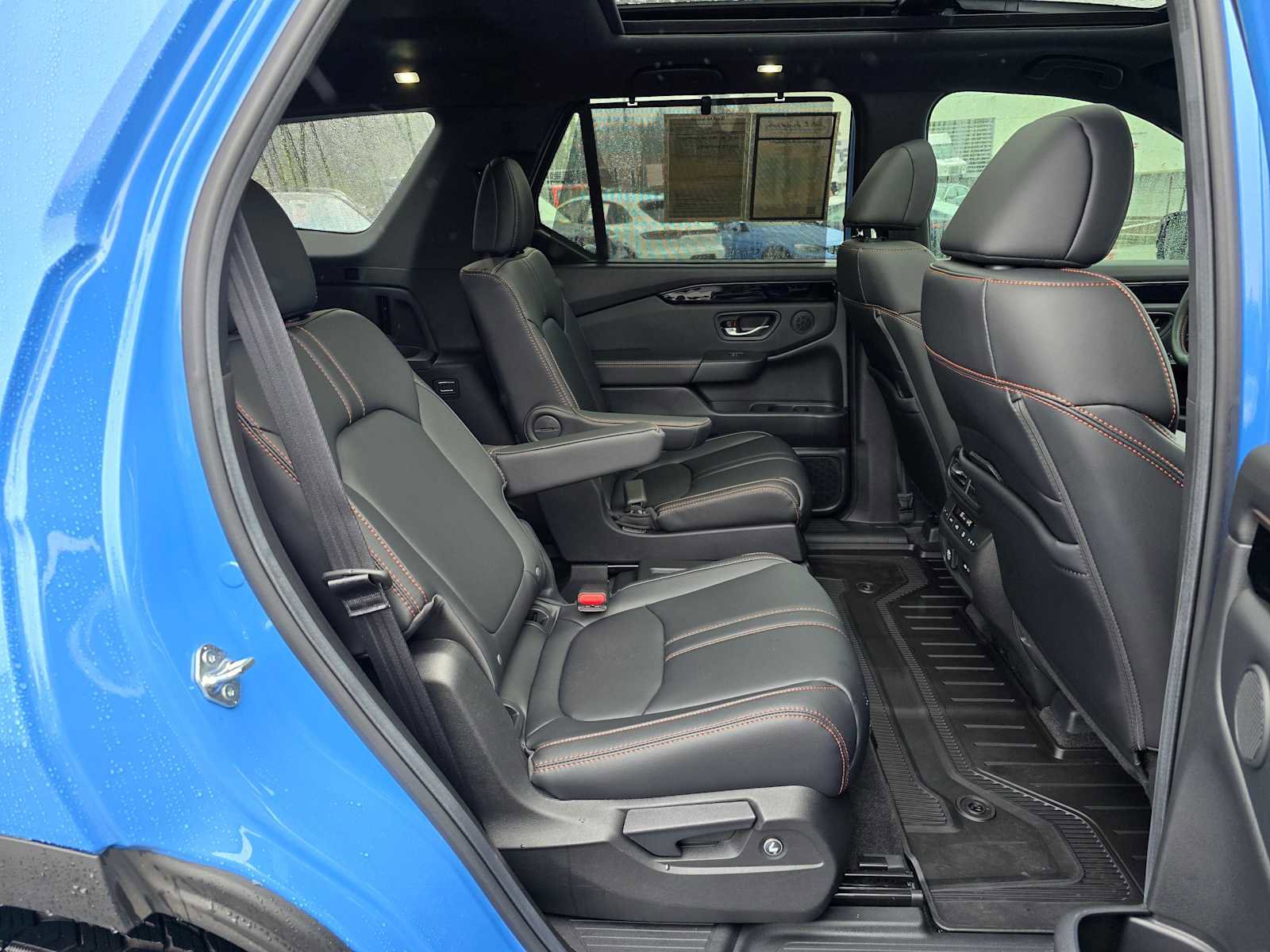 Used 2025 Honda Pilot TrailSport image 12