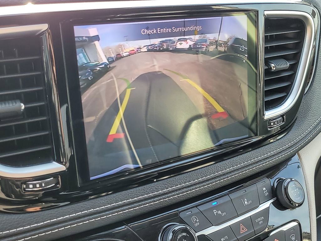 Used 2023 Chrysler Pacifica Limited image 16