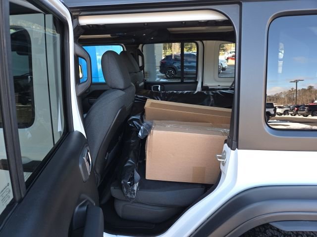 Used 2024 Jeep Wrangler Unlimited Rubicon w/ XTREMEE 35" Tire Package image 21