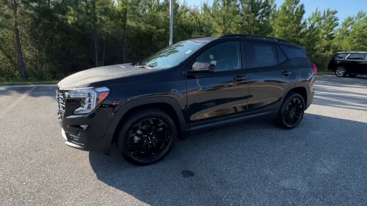 Used 2022 GMC Terrain SLE w/ Driver Convenience Package FWD image 5