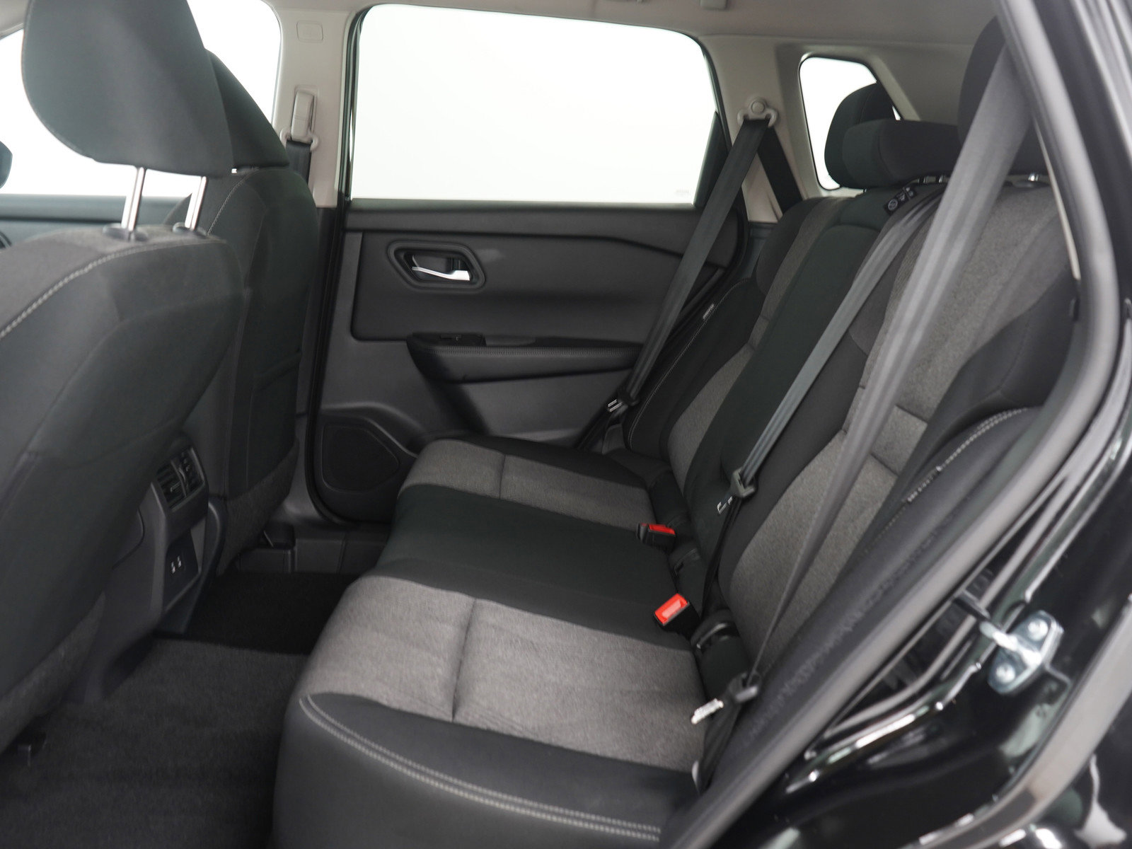 Used 2025 Nissan Rogue SV AWD/4WD image 16