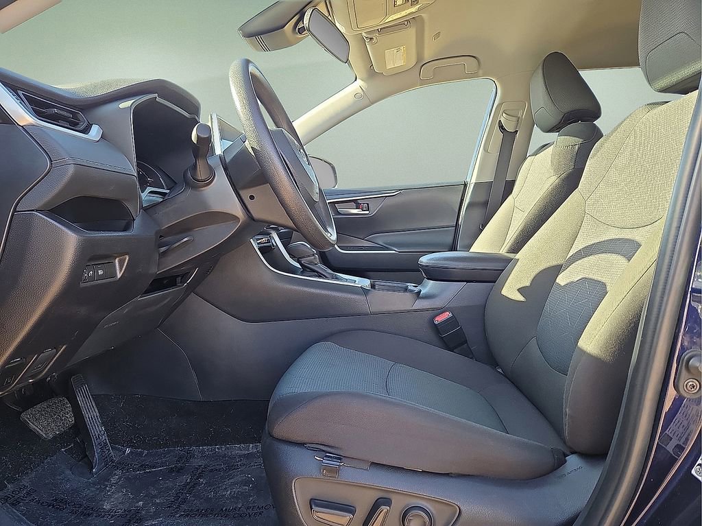 Used 2025 Toyota RAV4 XLE image 23