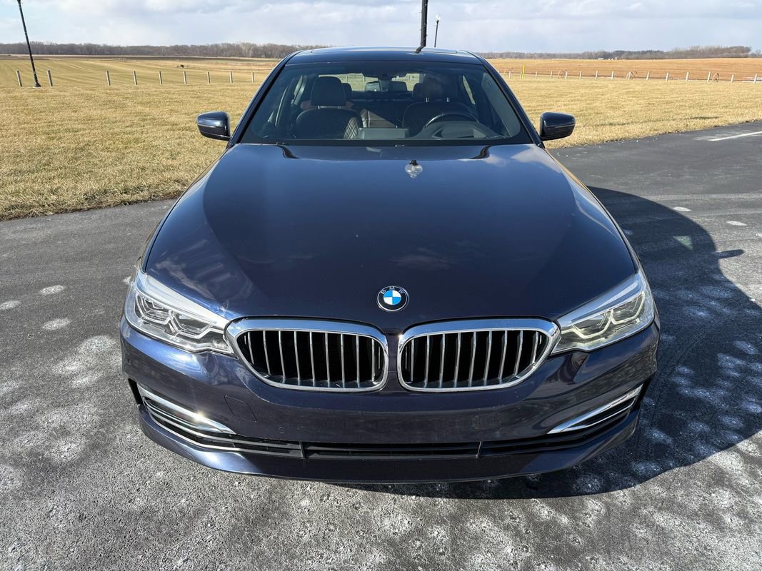 Used 2017 BMW 540i xDrive image 2