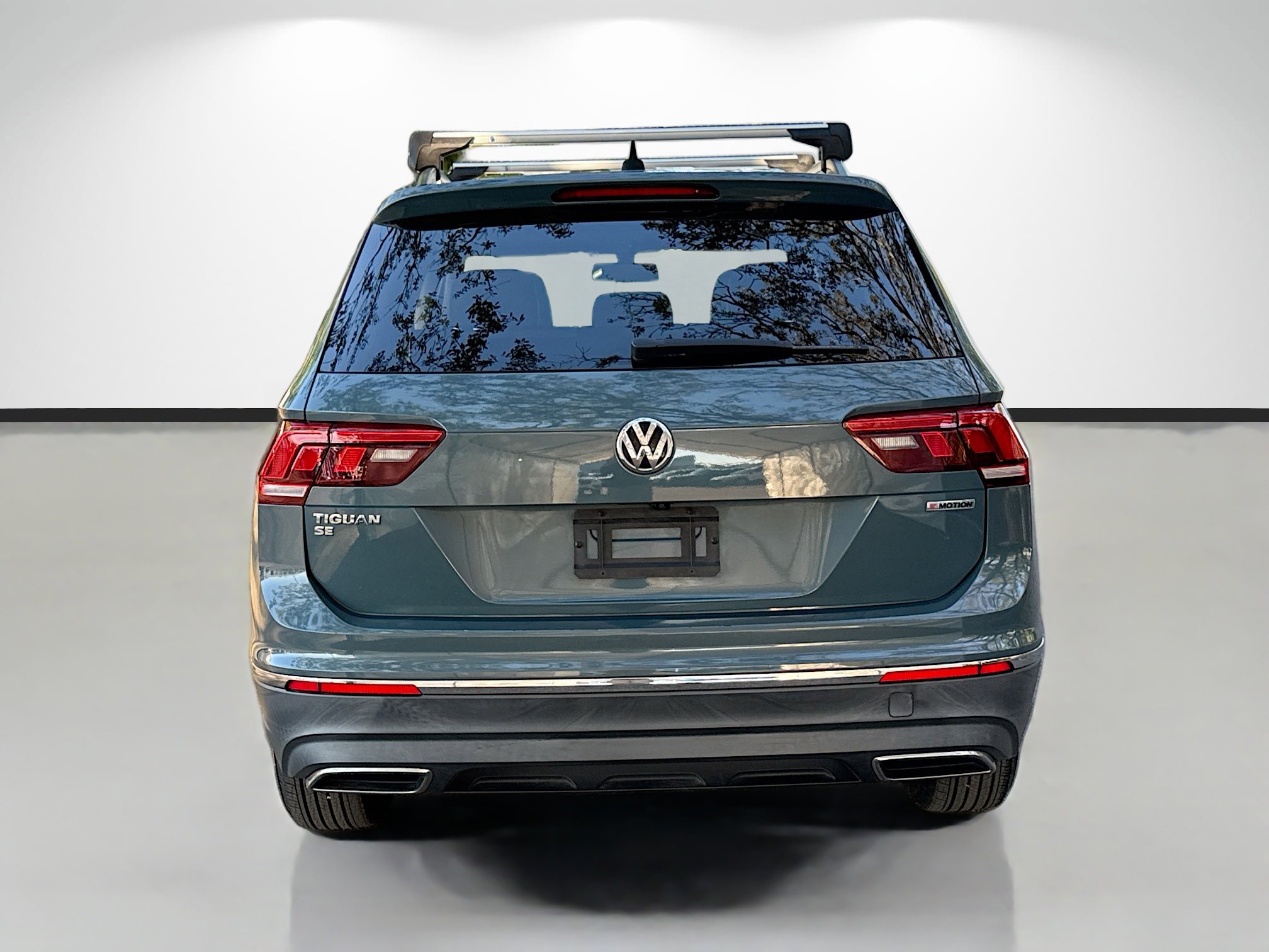 Used 2021 Volkswagen Tiguan SE w/ Panoramic Sunroof Package image 4
