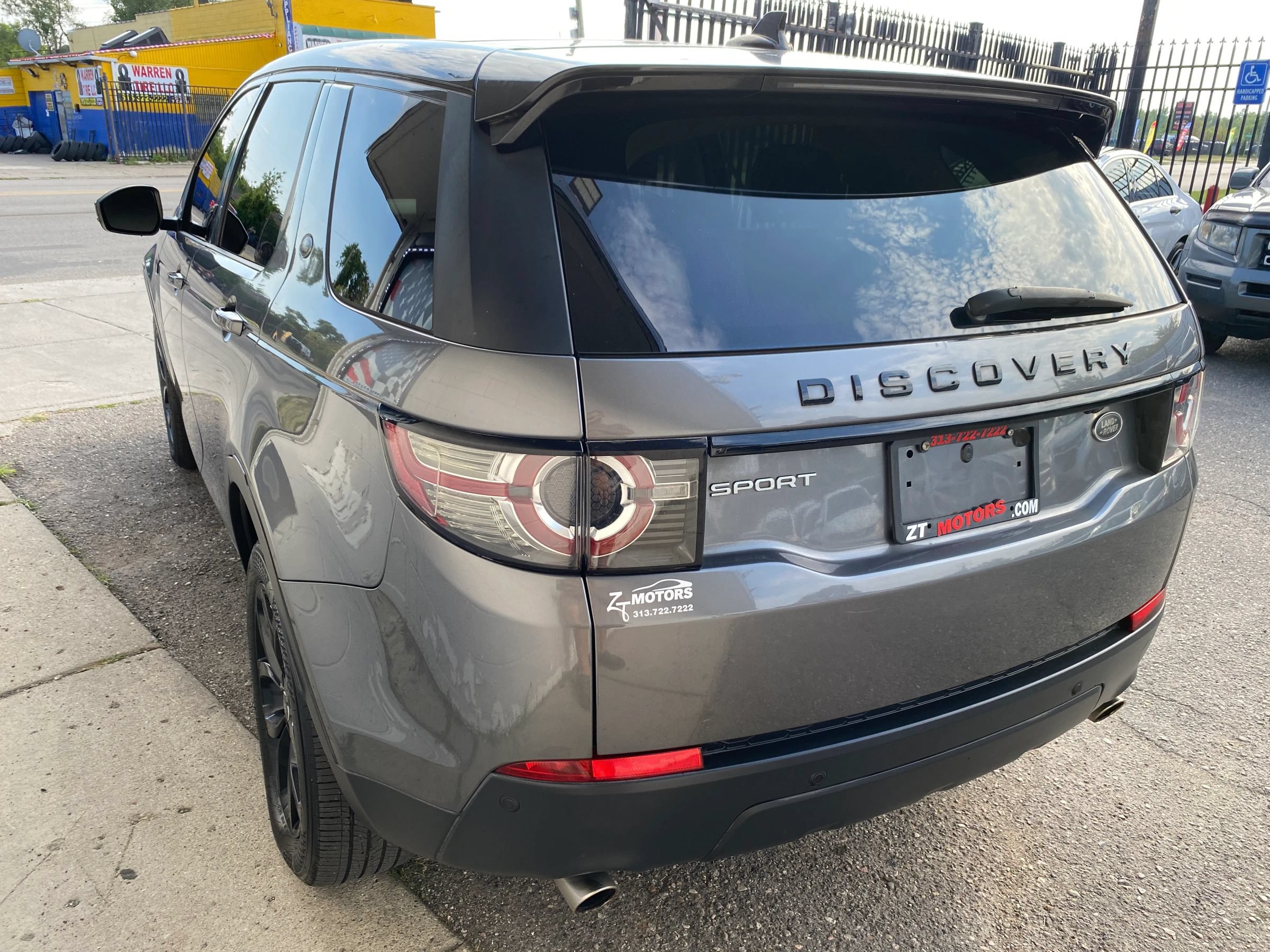 Used 2016 Land Rover Discovery Sport HSE AWD/4WD image 2