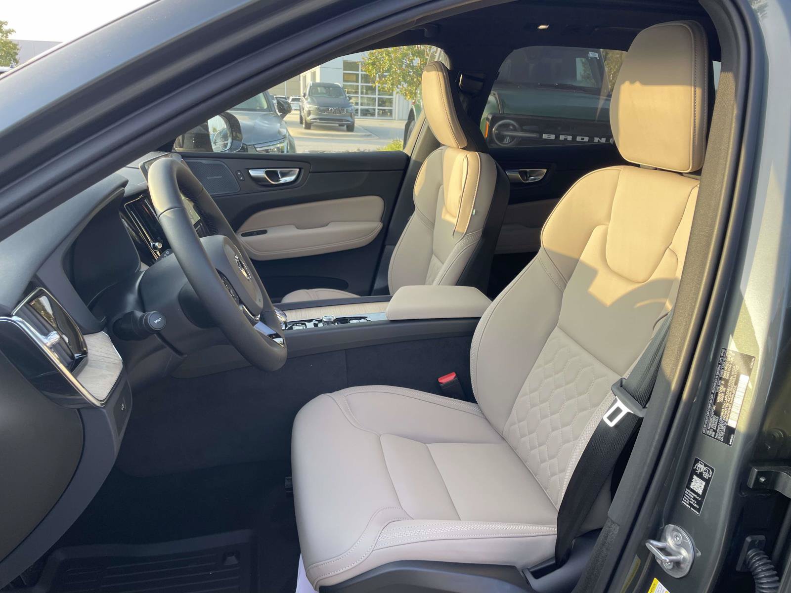 New 2027 Volvo XC60 B5 Plus AWD/4WD image 8