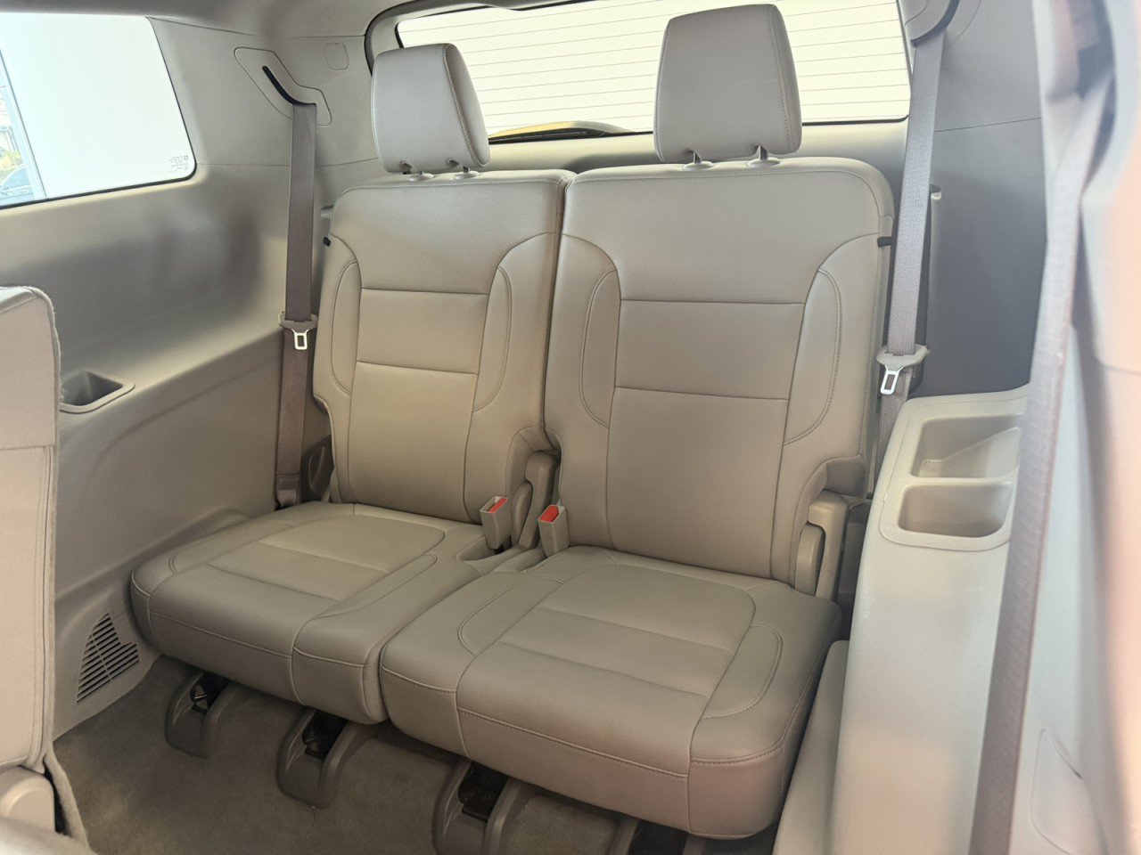 Used 2023 GMC Acadia SLT image 30