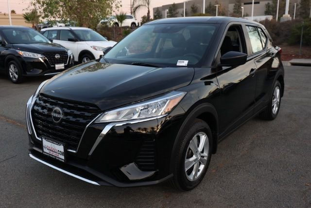 New 2025 Nissan Kicks Play S image 8