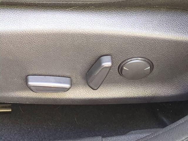 Used 2016 Ford Focus SE w/ Equipment Group 201A FWD image 17