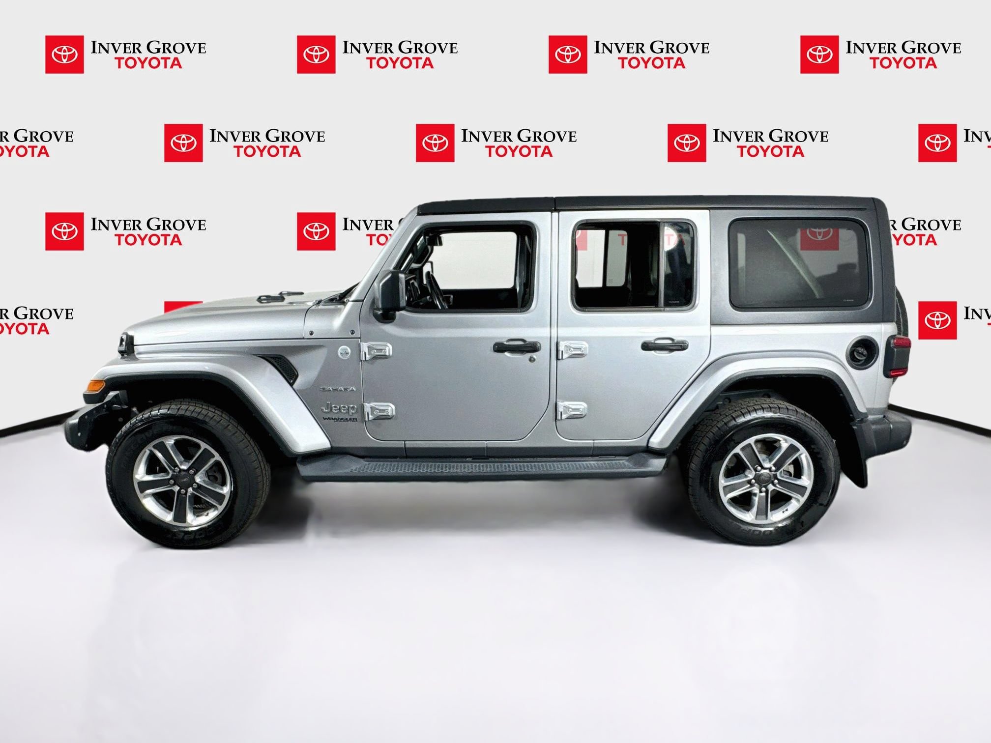 Used 2018 Jeep Wrangler Unlimited Sahara w/ Uconnect 4C Nav & Sound Group AWD/4WD image 8