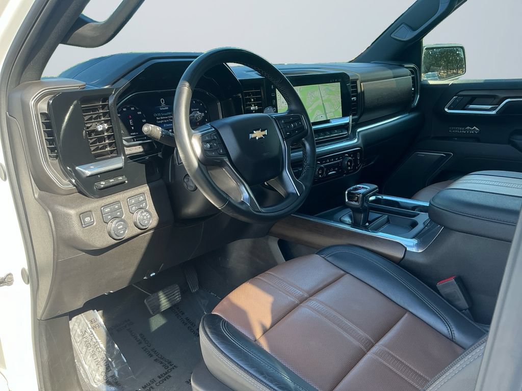 Used 2025 Chevrolet Silverado 1500 High Country w/ Technology Package AWD/4WD image 11