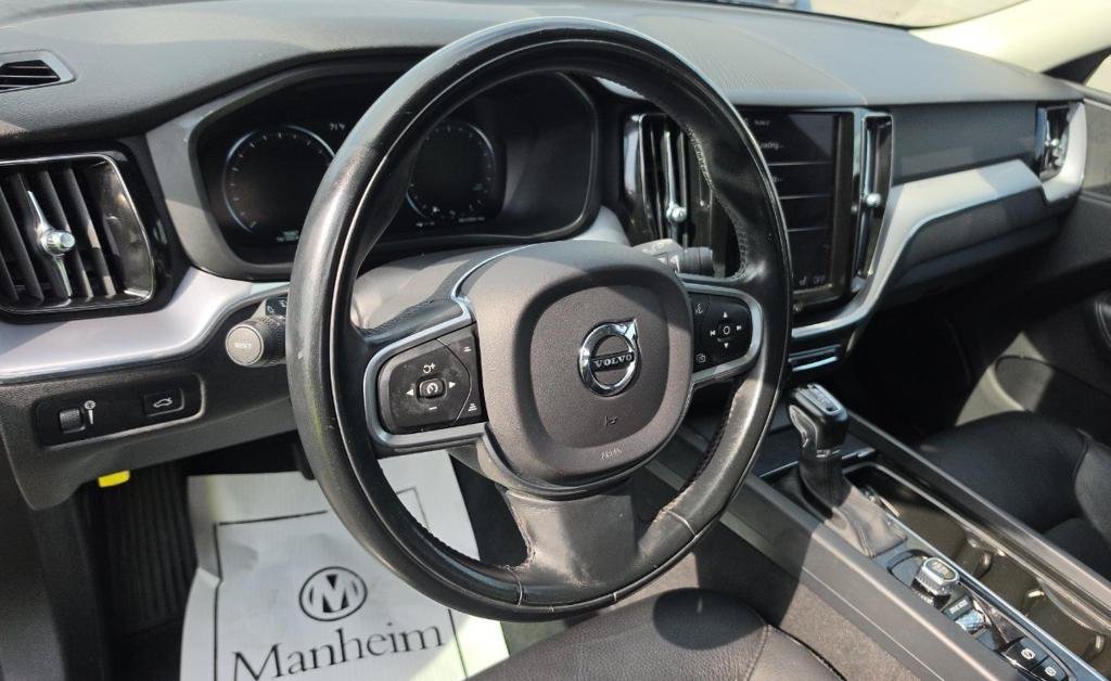 Used 2021 Volvo XC60 T5 Momentum w/ Premium Package AWD/4WD image 12