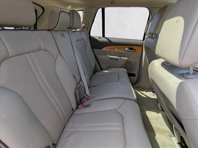 Used 2012 Lincoln MKX FWD image 18