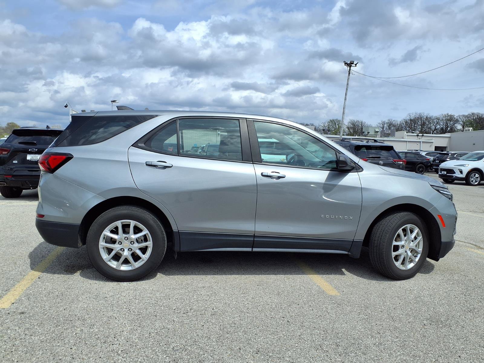 Used 2023 Chevrolet Equinox LS image 32