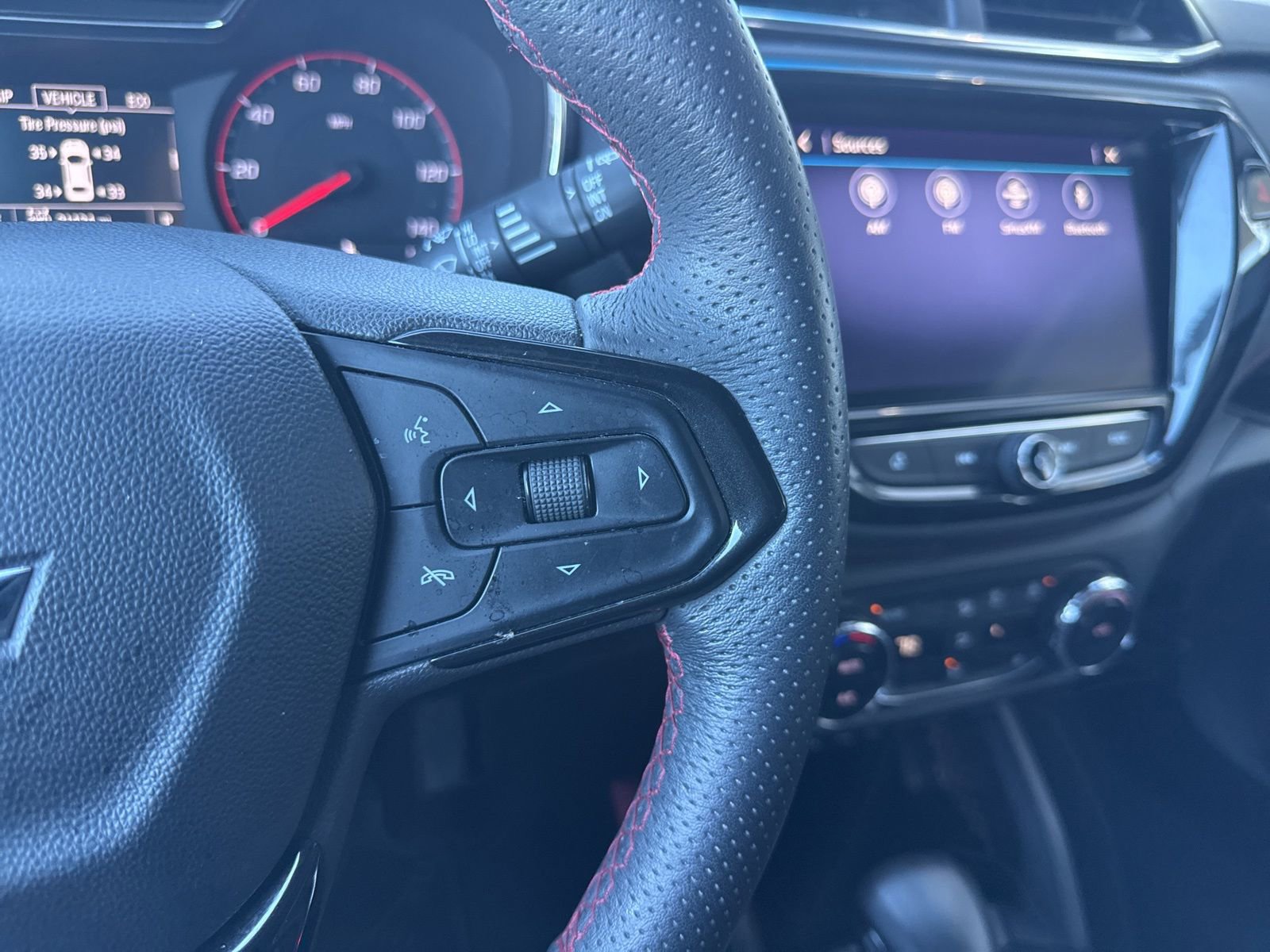 Used 2023 Chevrolet TrailBlazer RS w/ Convenience Package image 31