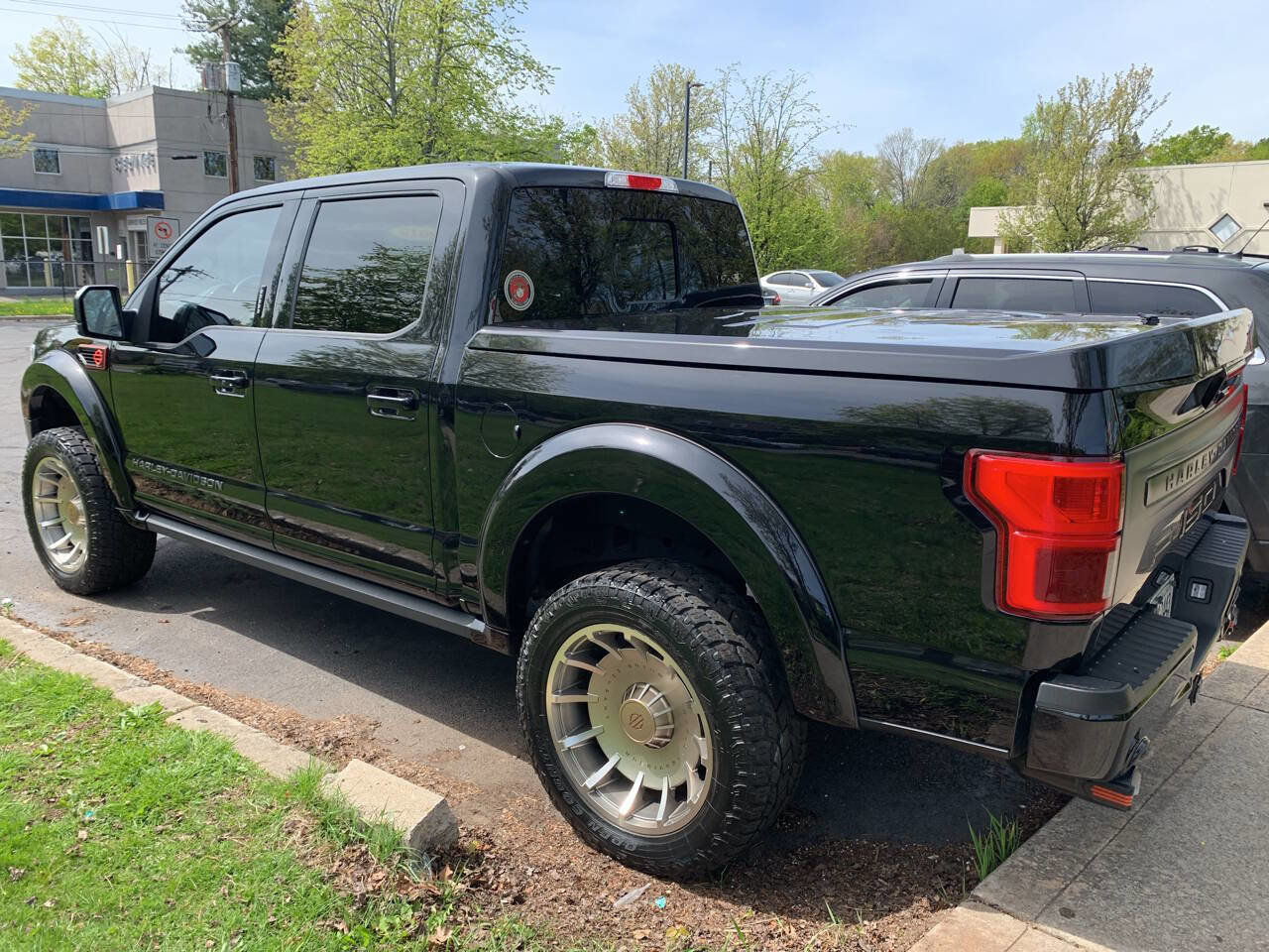 Used 2019 Ford F150 Lariat w/ Equipment Group 502A Luxury AWD/4WD image 8