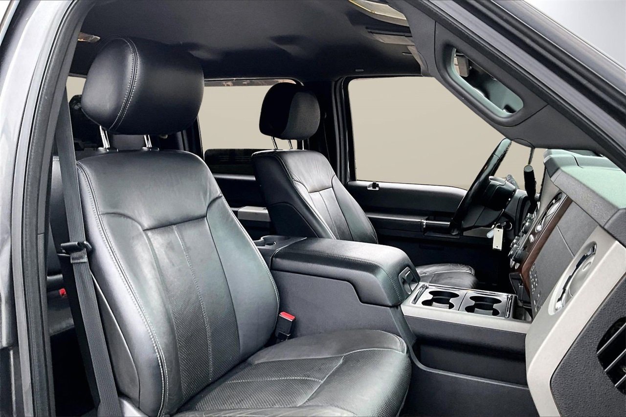 Used 2015 Ford F250 Lariat w/ Chrome Package image 21