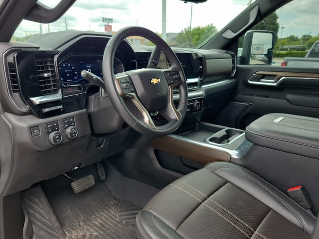 Used 2024 Chevrolet Silverado 2500 High Country w/ Technology Package AWD/4WD image 18
