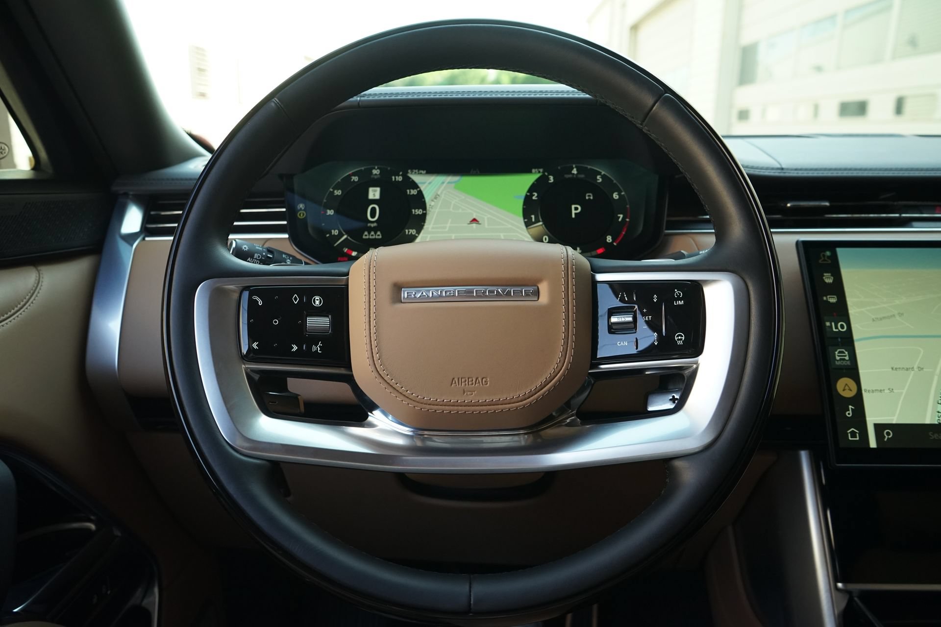Used 2025 Land Rover Range Rover Autobiography AWD/4WD image 6