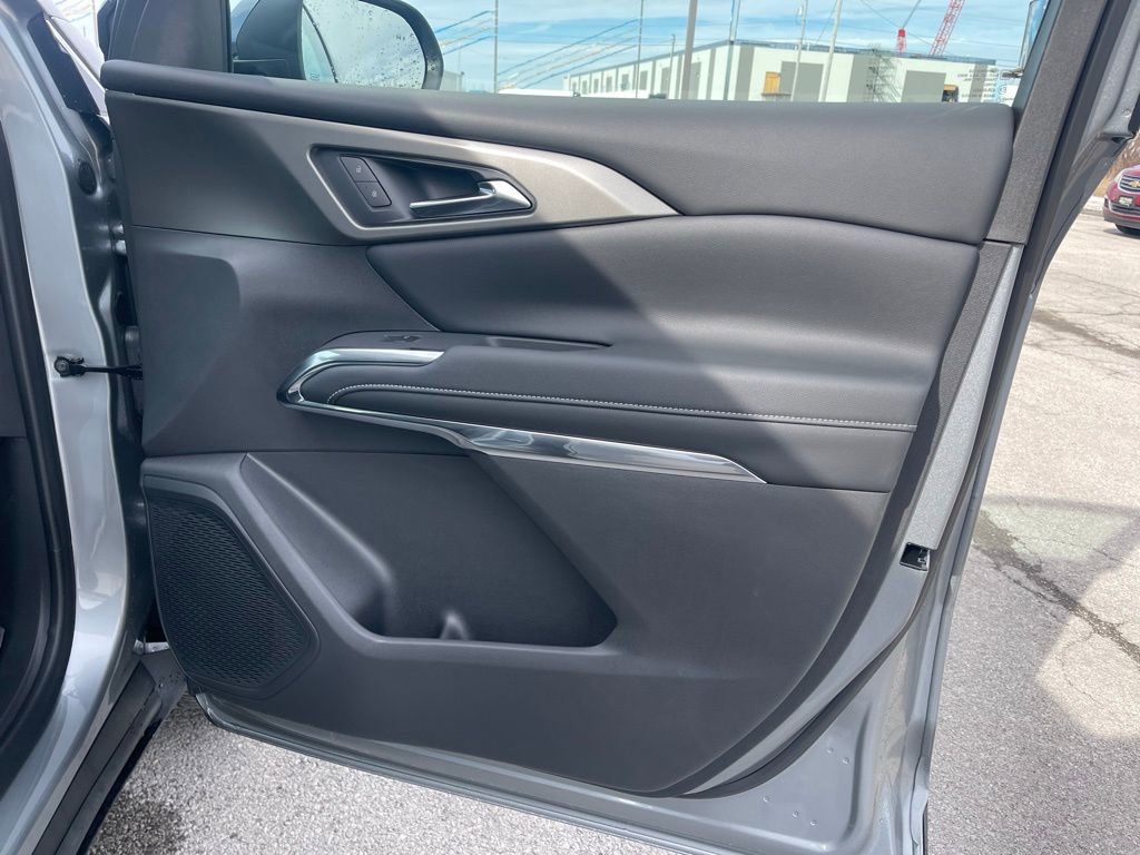 Used 2025 Chevrolet Traverse LT w/ LPO, Floor Liner Package AWD/4WD image 24