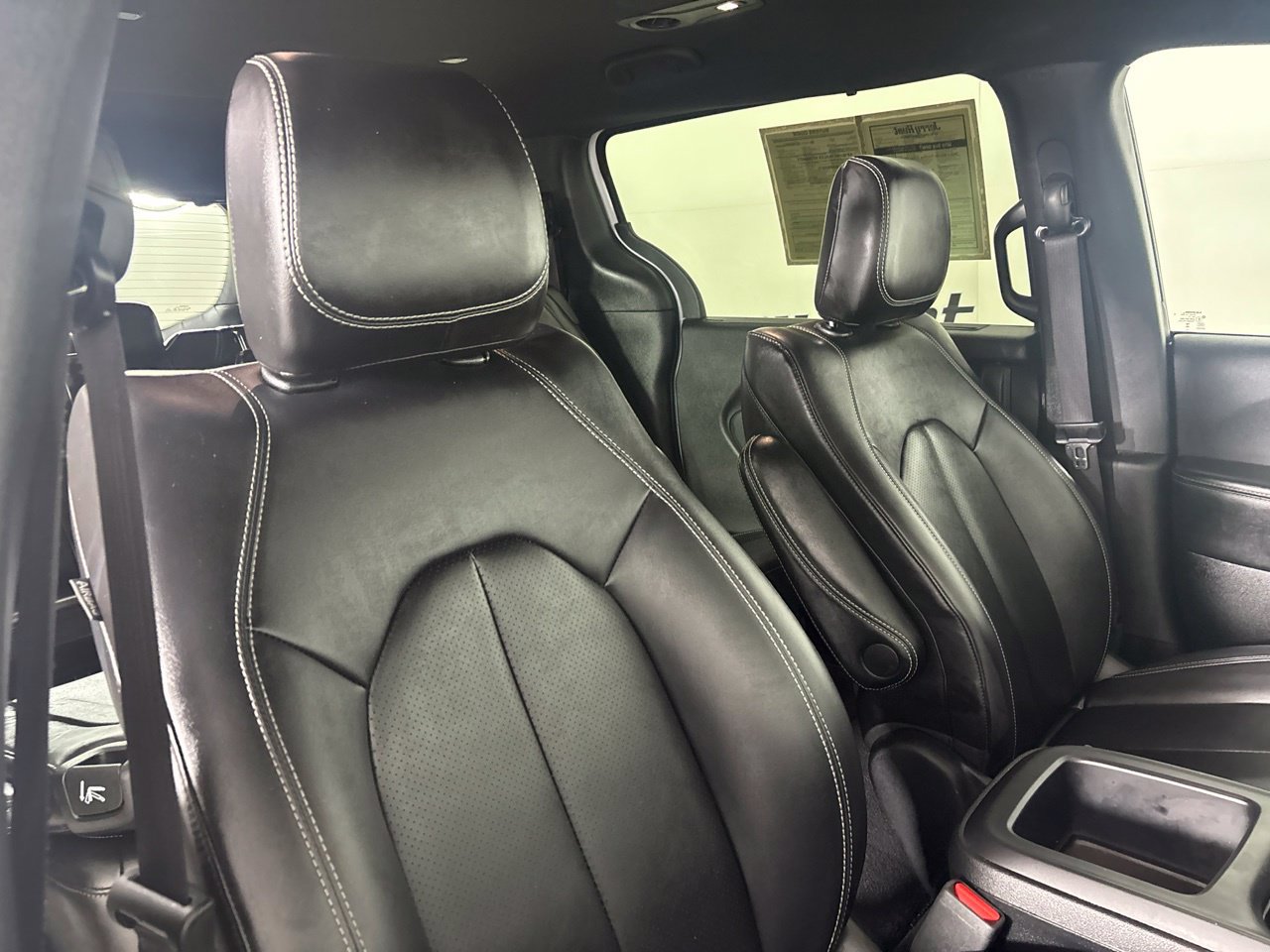 Used 2025 Chrysler Pacifica Select FWD image 27