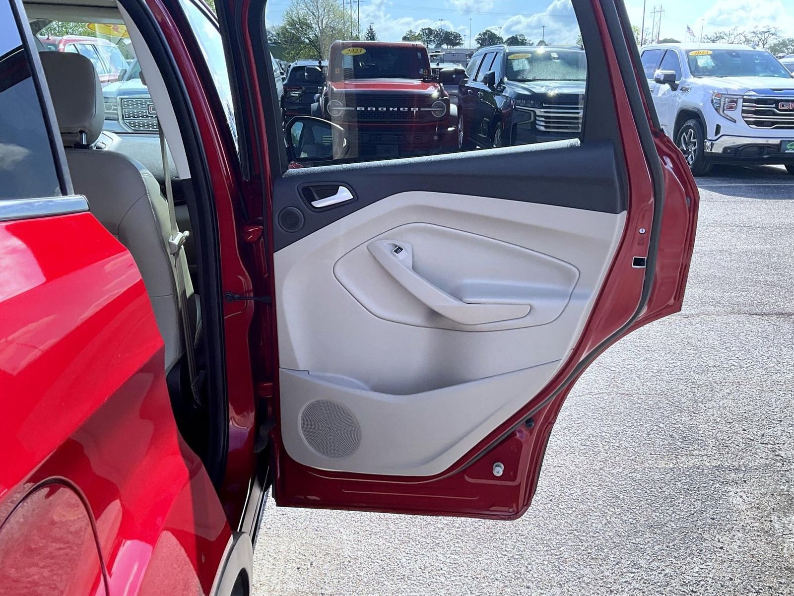 Used 2018 Ford Escape Titanium w/ Ford Safe & Smart Package AWD/4WD image 17