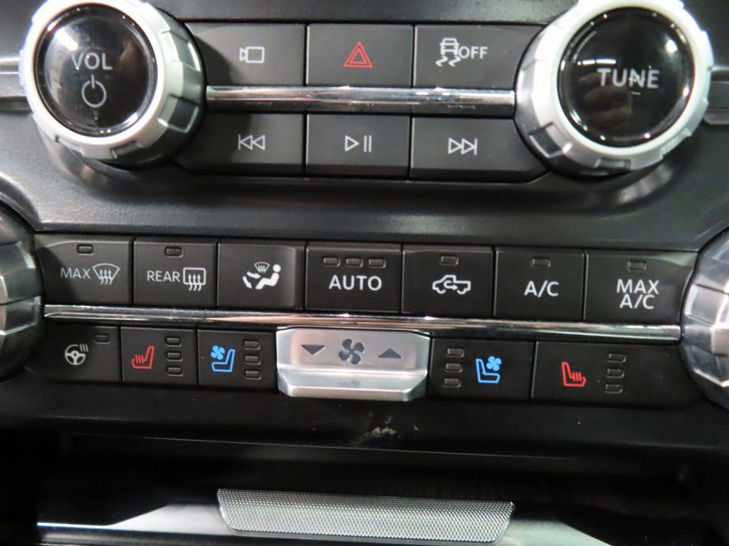 Used 2025 Ford F350 Platinum w/ FX4 Off-Road Package image 69