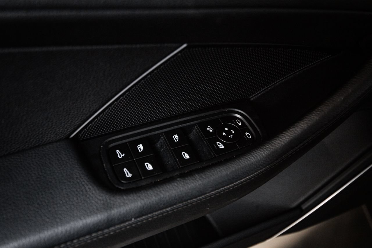 Certified 2023 Porsche Panamera 4 Platinum Edition AWD/4WD image 22